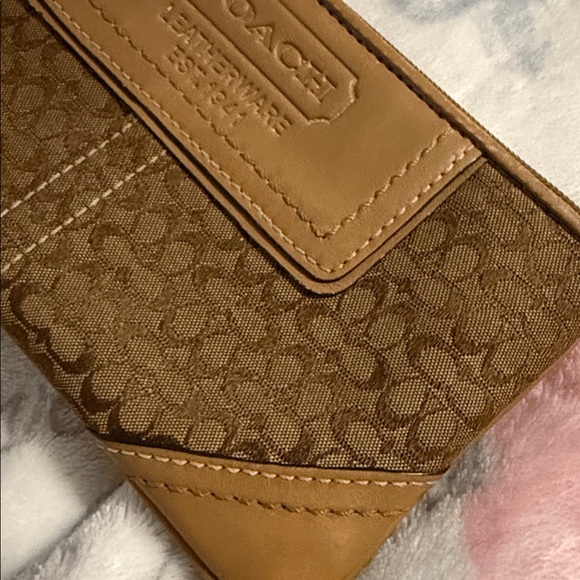 Coach Leatherware Est. 1941 Zip Signature Pouch Wallet preowned - Picture 11 of 16